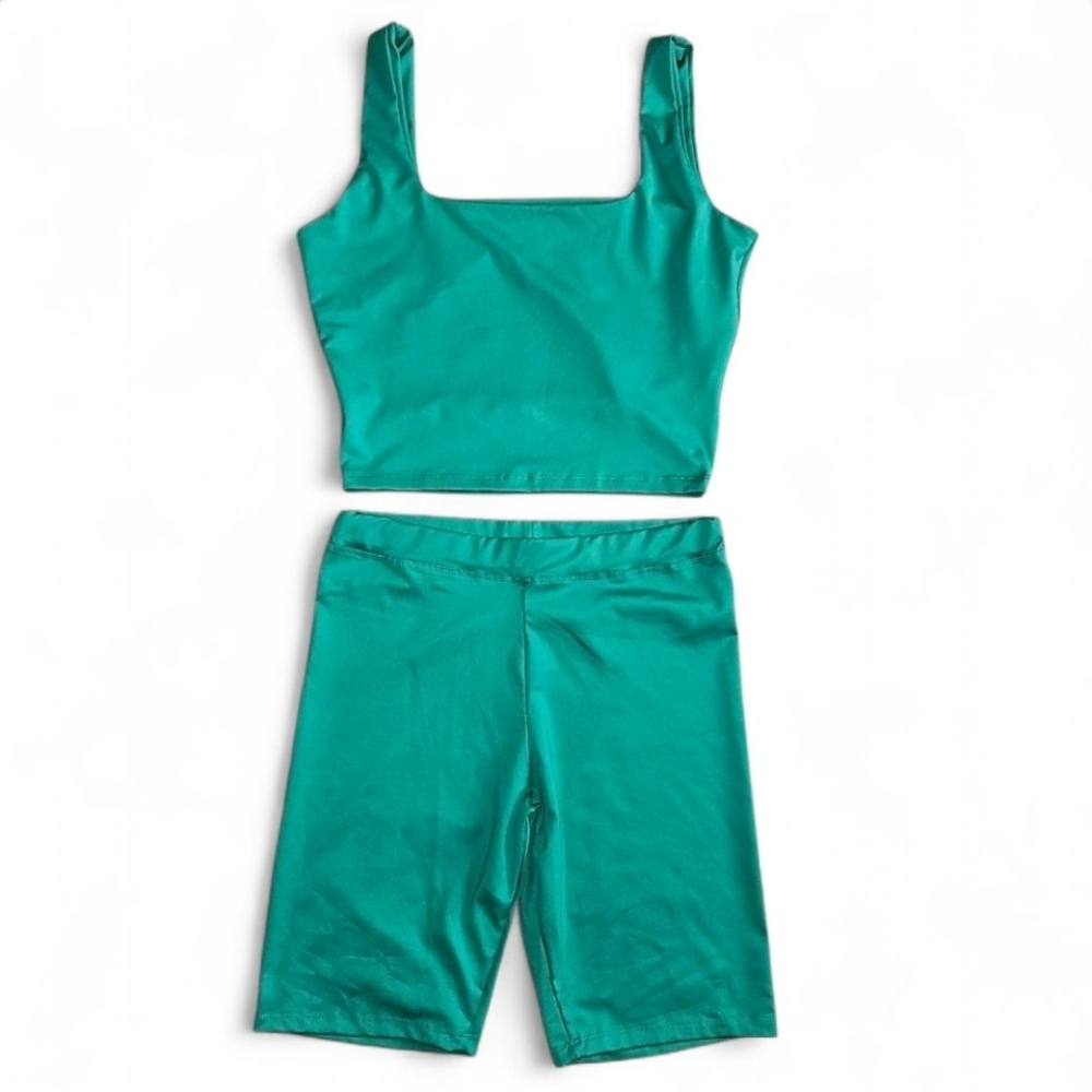 Womens Sporty Athletic crop top and biker shorts set/ Gym workout set- Green/M